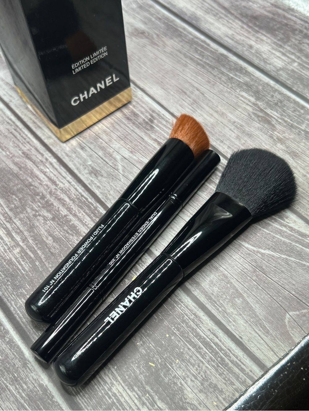 NIB CHANEL Limited Edition Set of 3 Makeup Brushes w/ Case Purple 135 Immortelle - Picture 7 of 14
